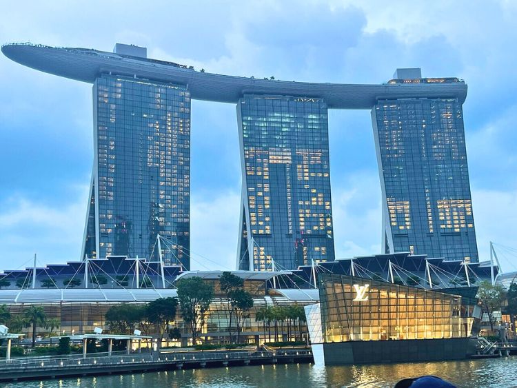 Private Tour Singapore Nighttime Sightseeing with River Cruise