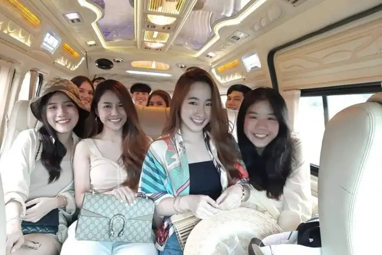 Private Arrival Transfer From Singapore Airport or Port to Hotel Fast